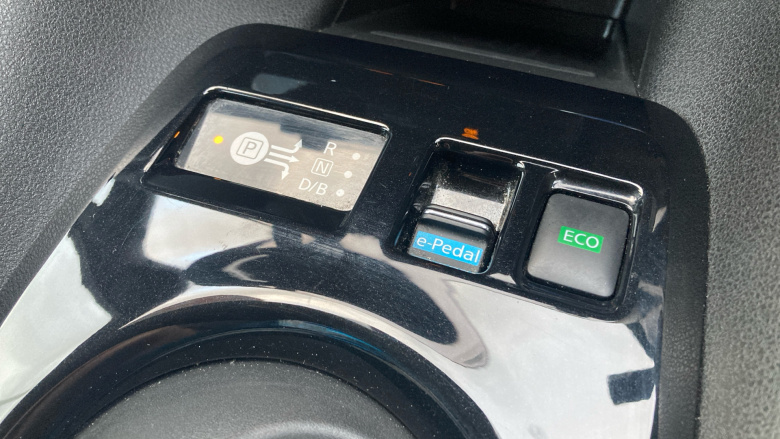 Nissan LEAF 110kW N-Connecta 39kWh 5dr Auto Electric Hatchback